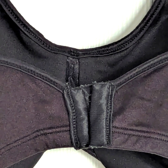 Bali (36D) Classic Black Bra With Floral Design On Straps - Picture 6 of 10